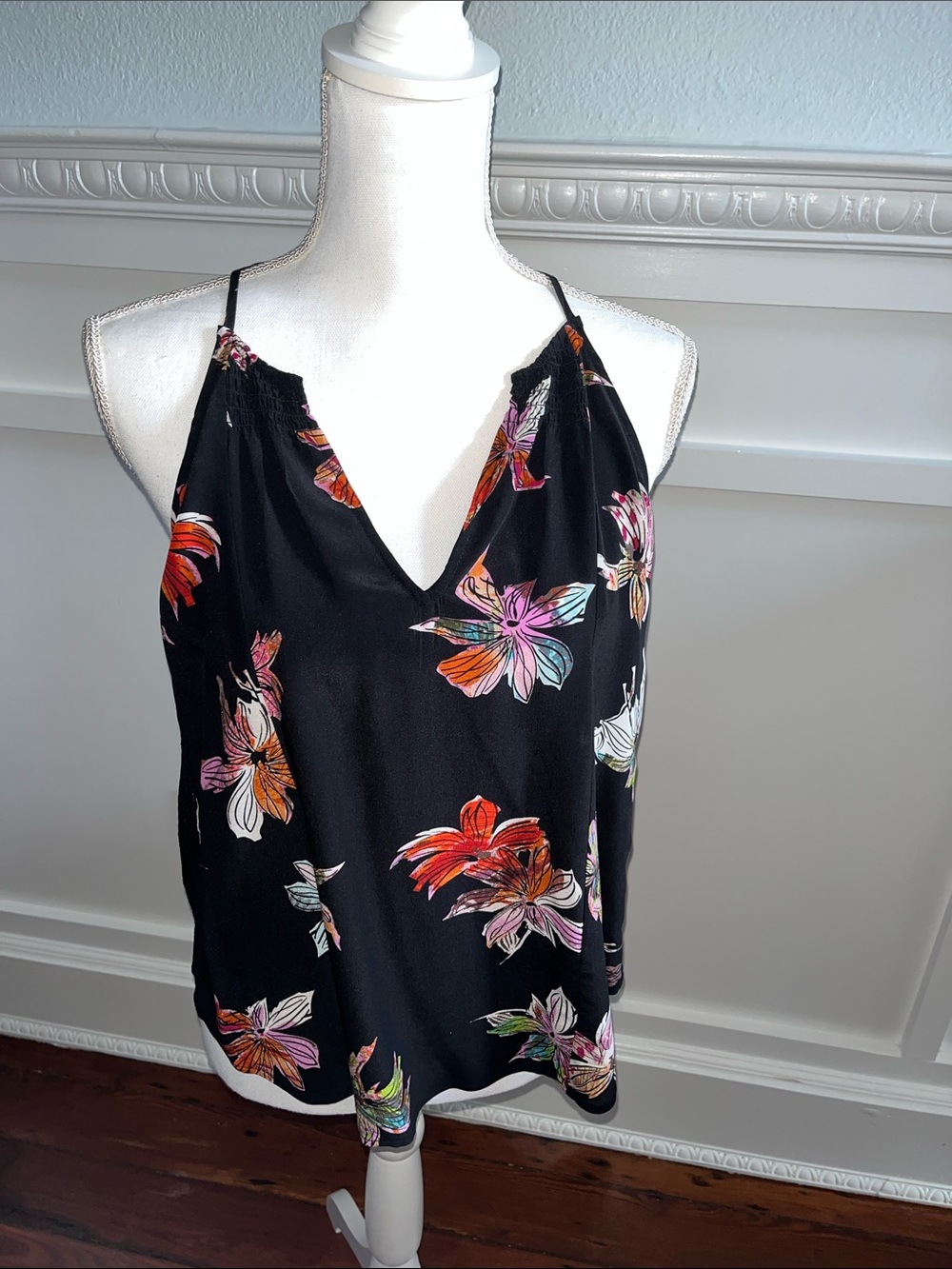 Anthropologie Maeve Black Floral V-Neck Spaghetti Strap Camisole
